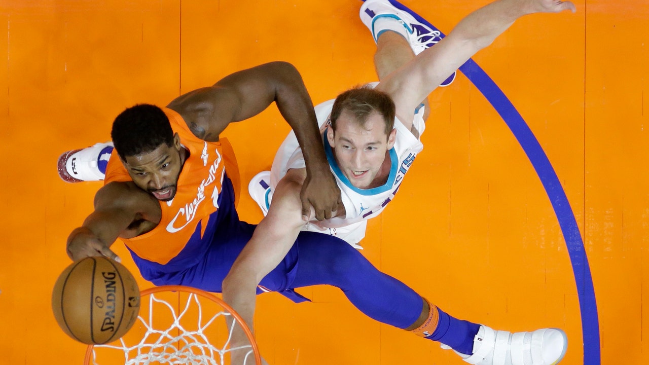 Clarkson scores 24, injury-riddled Cavaliers blast Hornets
